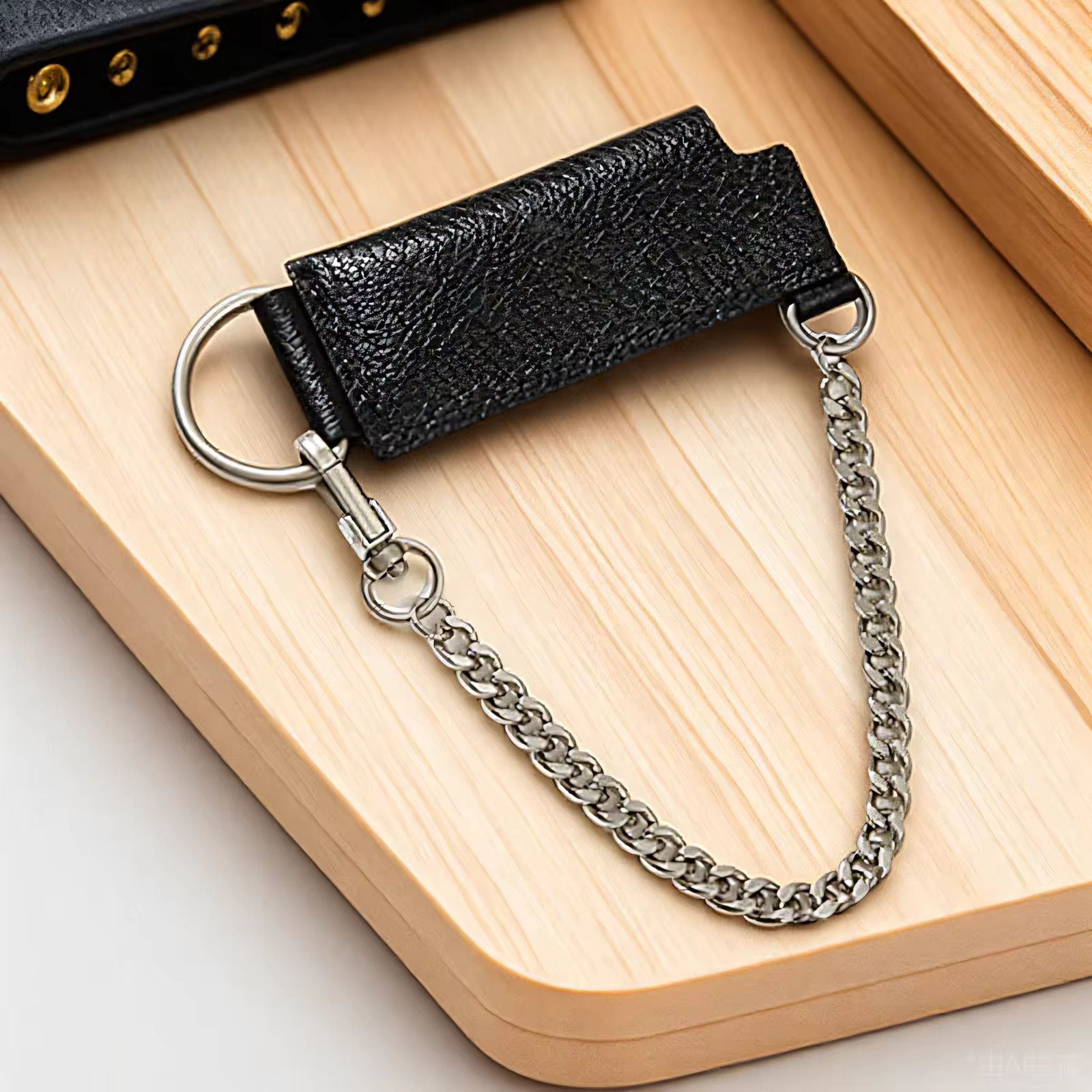 LIT Chain Pouch – Black Edition